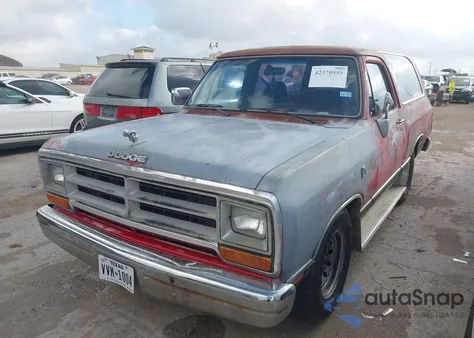 1990 Dodge Ramcharger Ad-100 из США, поврежденный, VIN 3B4GE07Y4LM012114